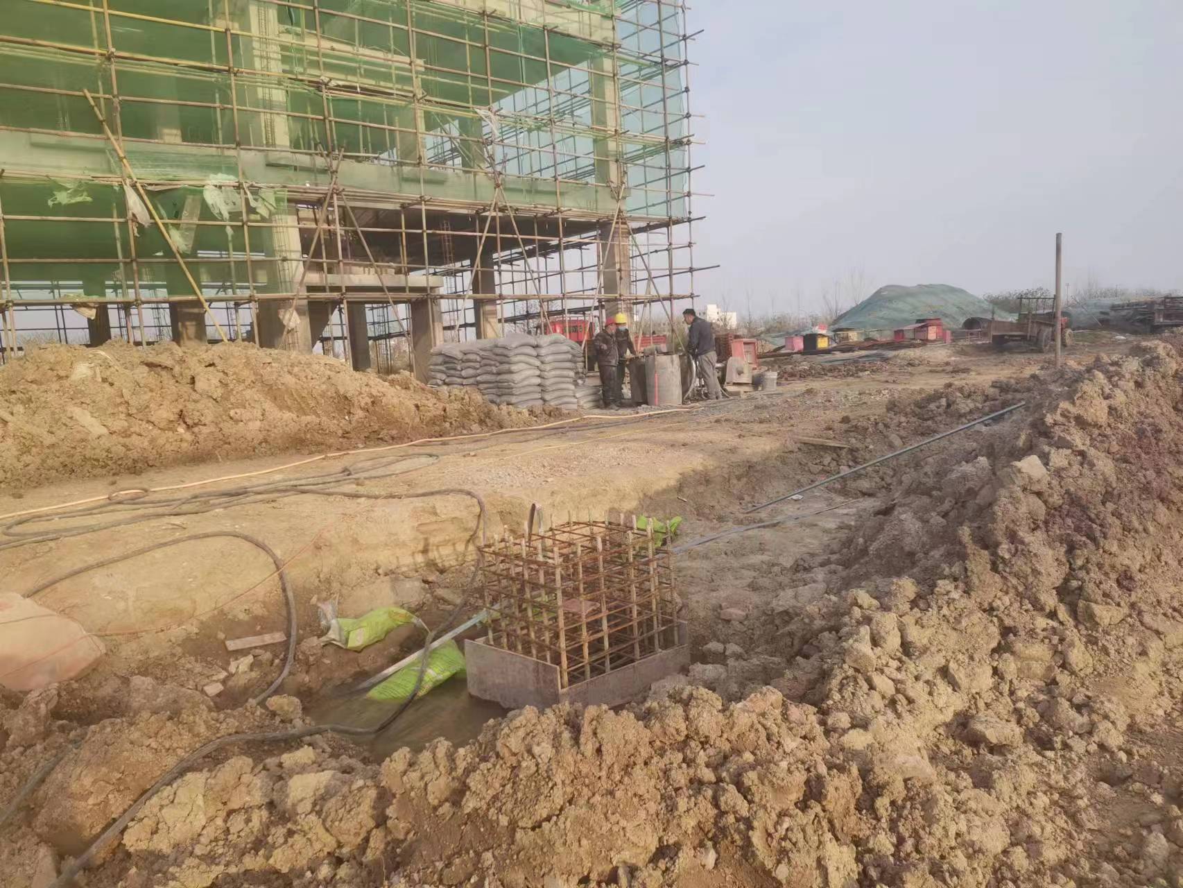 比如当桥梁出现裂缝的时候应该及时加固修补